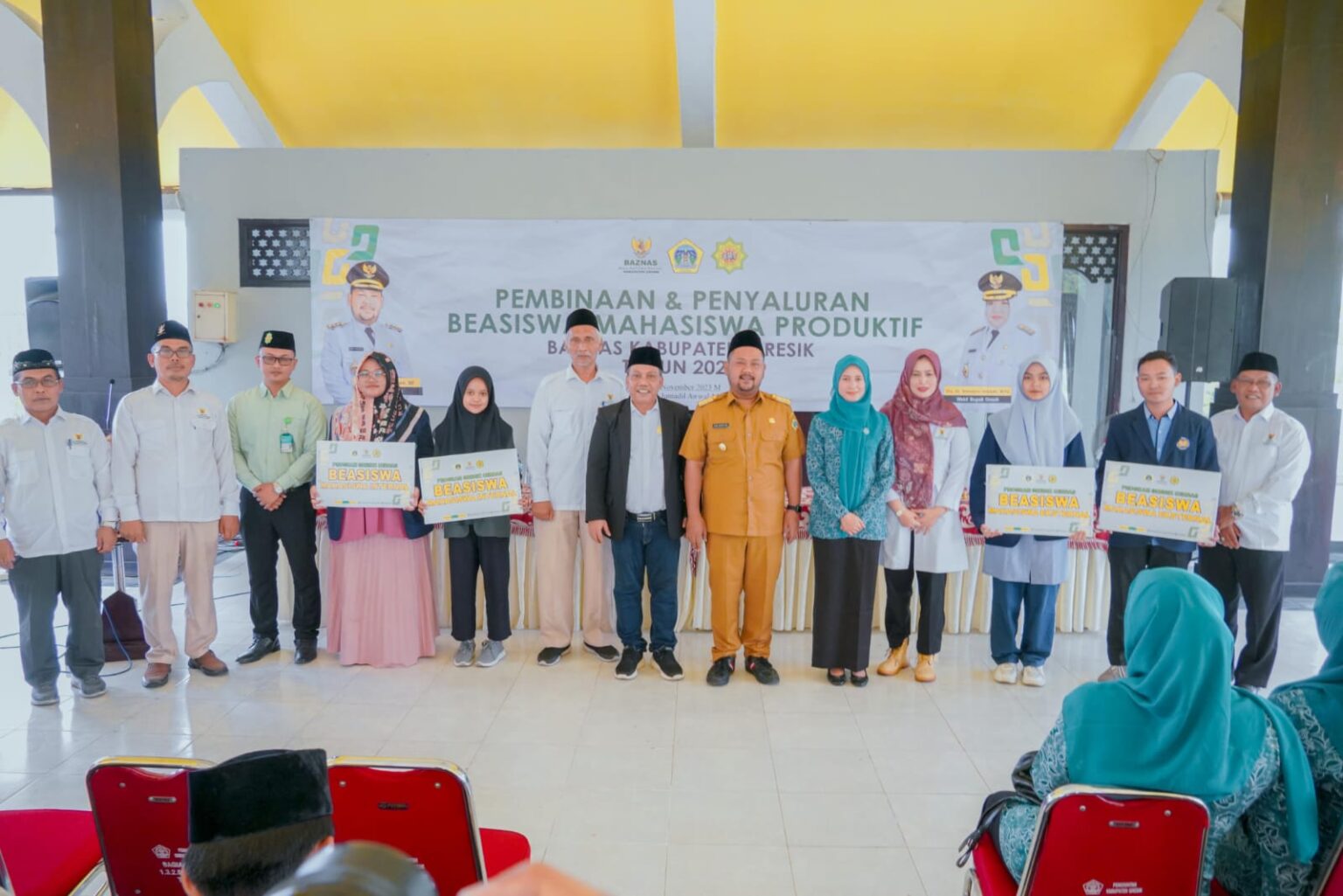 Baznas Gresik Salurkan Ratusan Juta Untuk Beasiswa Mahasiswa Produktif