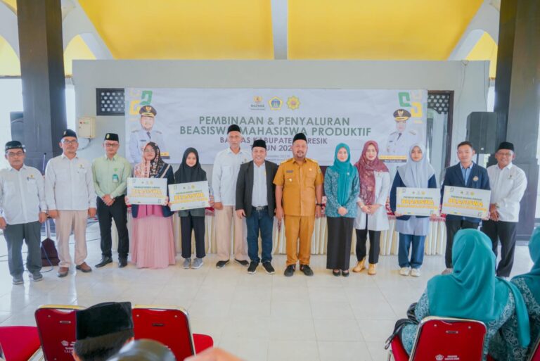 Baznas Gresik Salurkan Ratusan Juta Untuk Beasiswa Mahasiswa Produktif