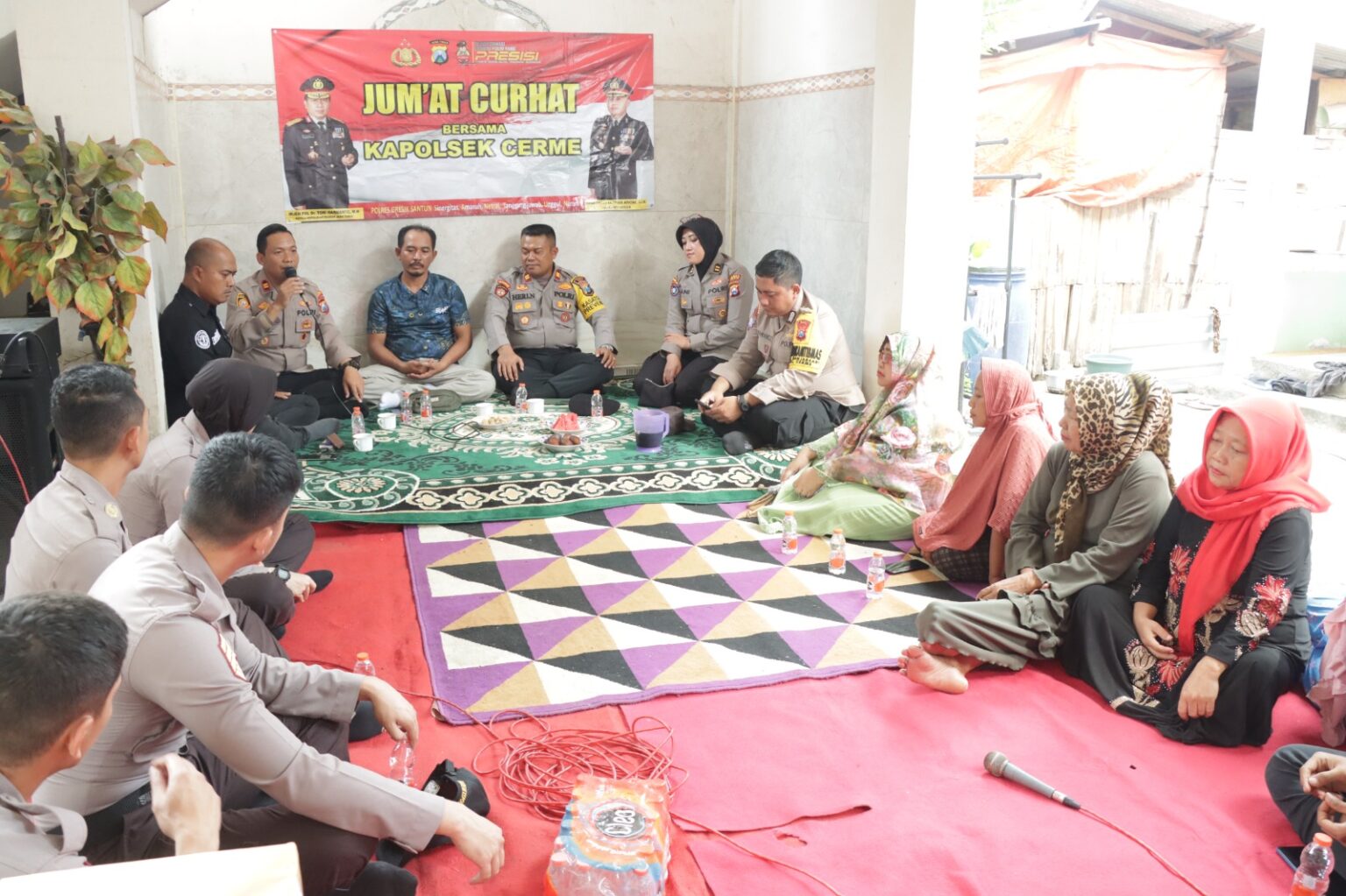 Gelar Jumat Curhat, Polisi di Gresik Dapat Banyak Masukan Dari Warga