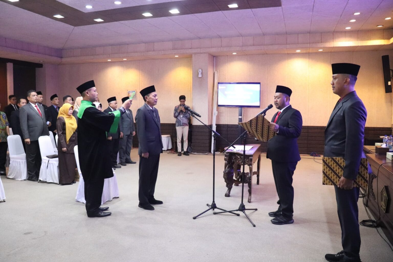 Bupati Lantik Dewan Pengawas Bank Gresik Periode 2024-2028