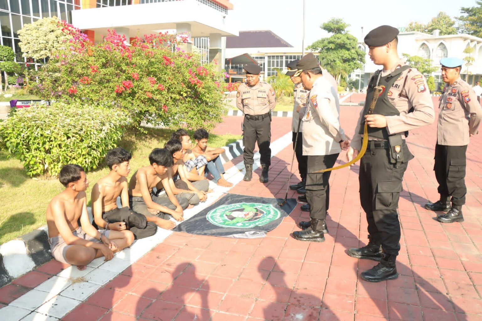 Bikin Onar Sembari Bawa Sajam, Polres Gresik Ringkus 6 Anggota Geng Motor