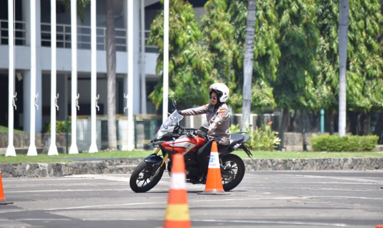 Kasatlantas Polres Gresik Pimpin Langsung Pelatihan Safety Riding