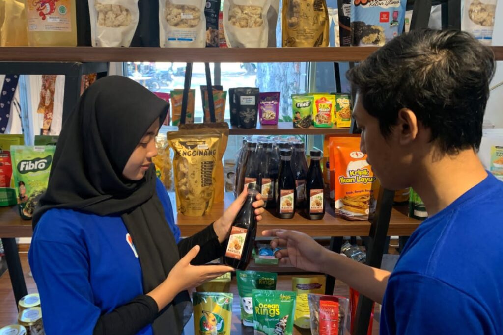 Rumah BUMN SIG Dukung UMKM Sirop Buah Kawista Khas Rembang Populer