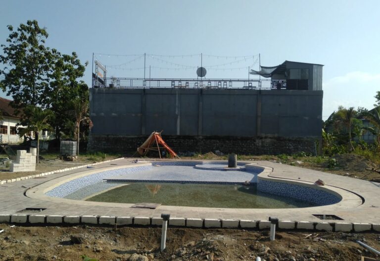 Pemdes Bangun Kolam Renang Untuk Tambah Fasilitas di Alun-alun Sidoraharjo