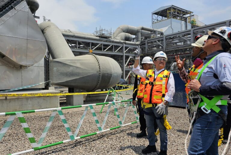 Usai Kebakaran, Presdir PTFI Tinjau Smelter Gresik dan Resmikan Masjid