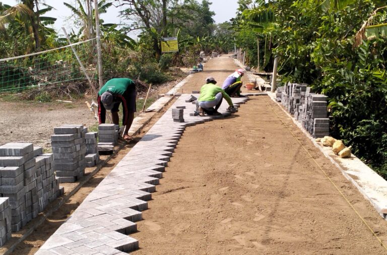 Dukung Ketahanan Pangan, Pemdes Dungus Bangun Jalan Usaha Tani