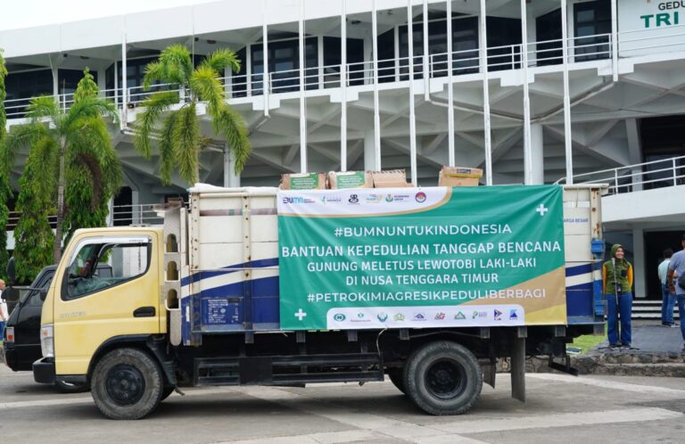 Gunung Lewotobi Laki-Laki Erupsi, Petrokimia Gresik Kirim Bantuan