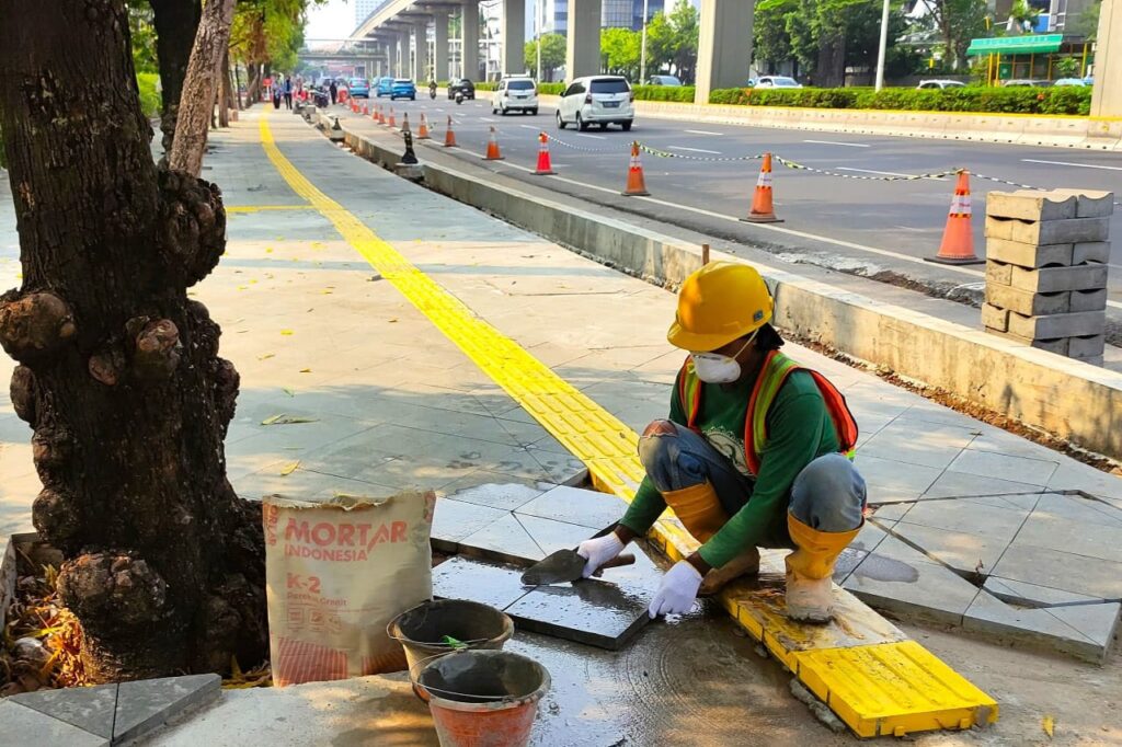 SIG-Pemprov DKI Jakarta Revitalisasi Trotoar di Kawasan Kuningan
