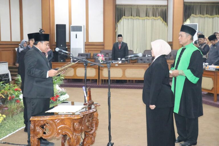 Asluchul Alif Resmi Diganti Wahidatul Husnah Sebagai Anggota DPRD Gresik