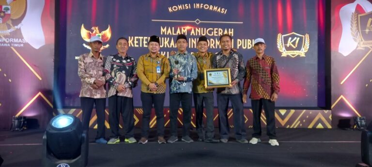 Pemdes Leran Raih Penghargaan Badan Publik Desa Informatif Terbaik