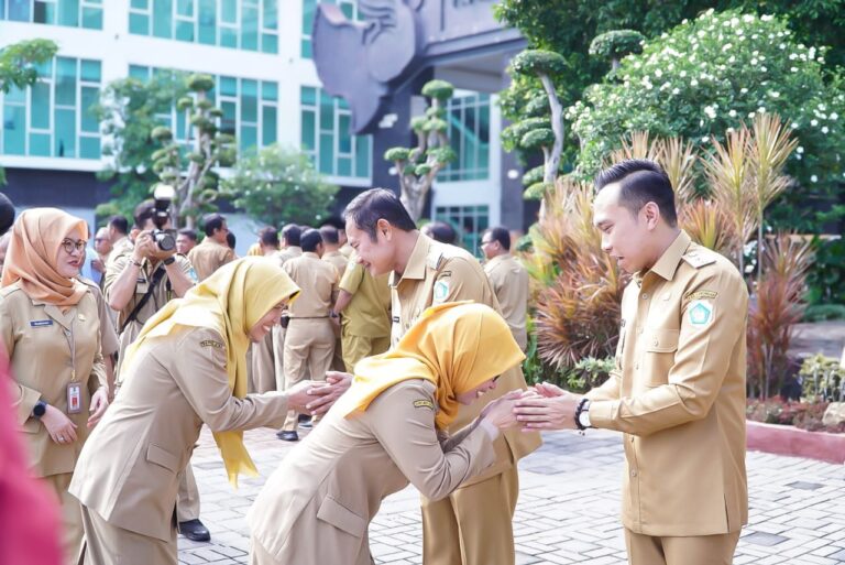 Hari Pertama Kerja Periode 2025-2030, Ini yang Dilakukan Bupati Lamongan