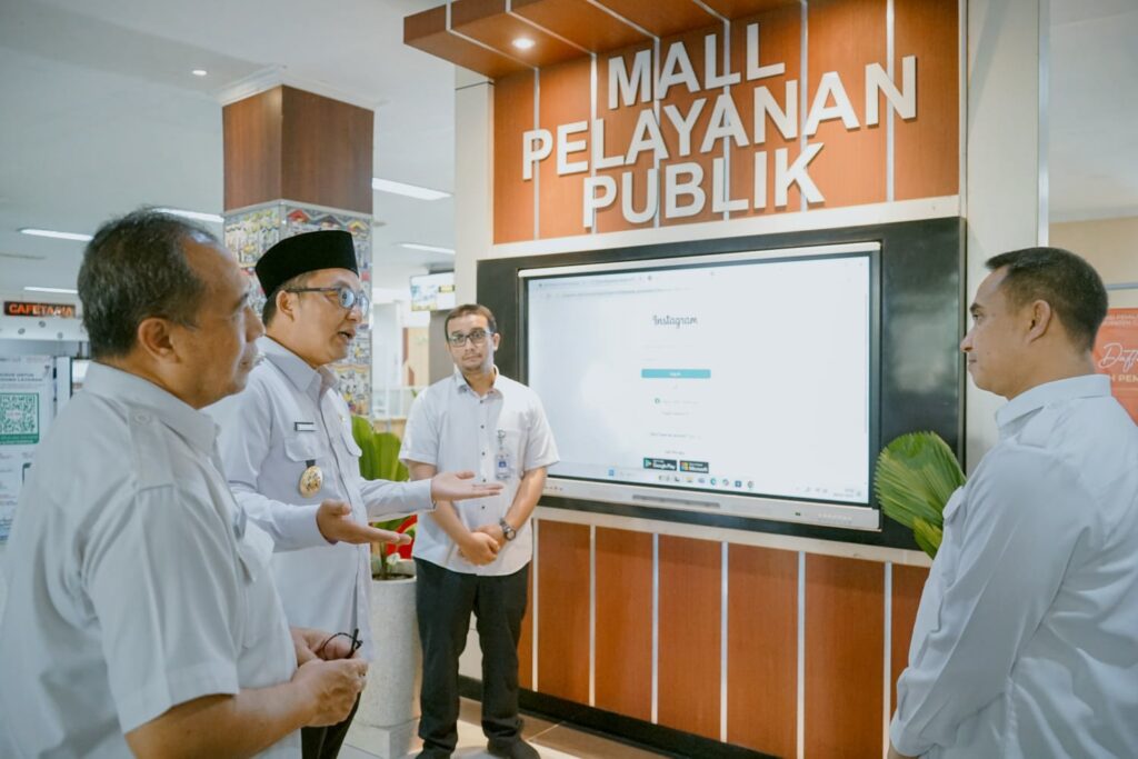 Saat di MPP, Wabup Gresik Tekankan Pentingnya Pelayanan Mudah Merata