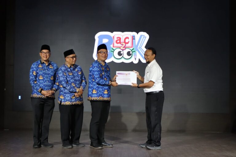 Peringati Hari Buku Nasional 2025, Plt Bupati Gresik Luncurkan RUBADIRA