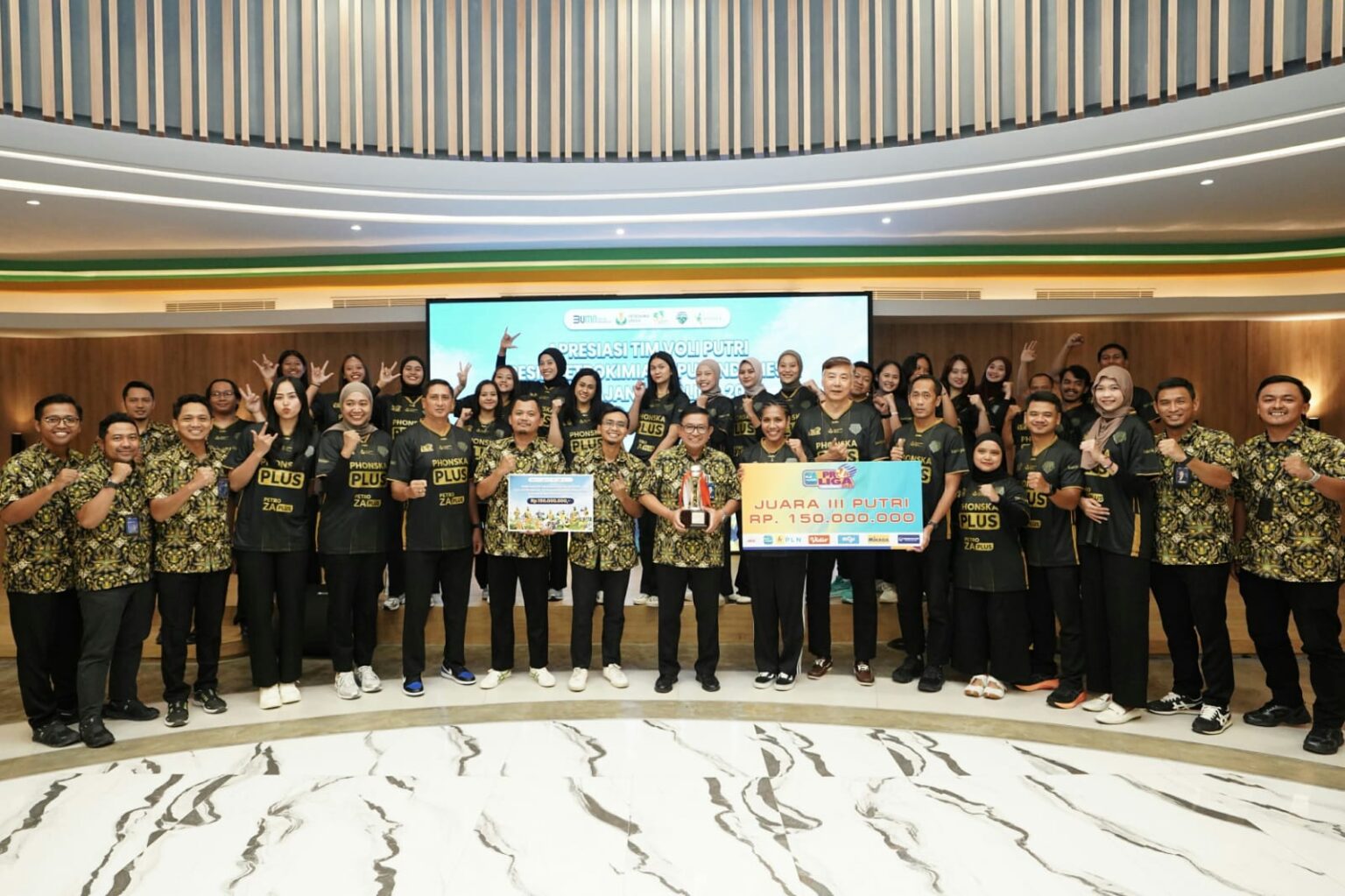 Petrokimia Gresik Beri Apresiasi Tim Voli GPPI yang Menjadi Juara Ketiga