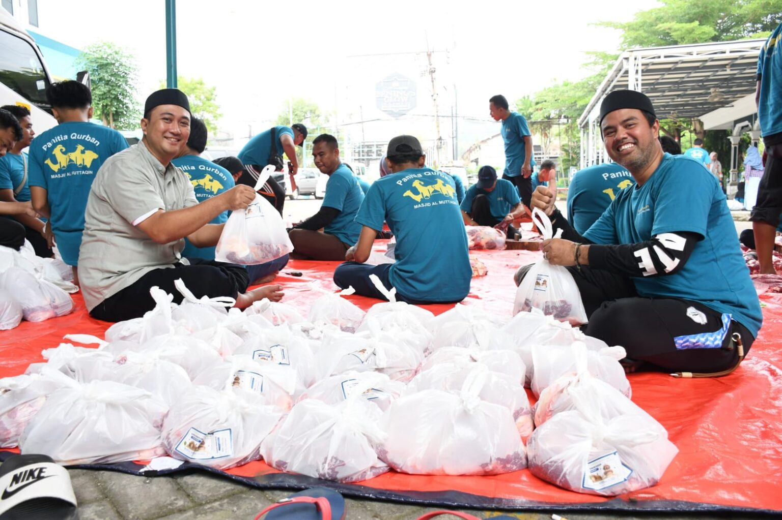 Idul Adha 1446 H, PLN UP3 Gresik Salurkan 336 Paket Daging Kurban