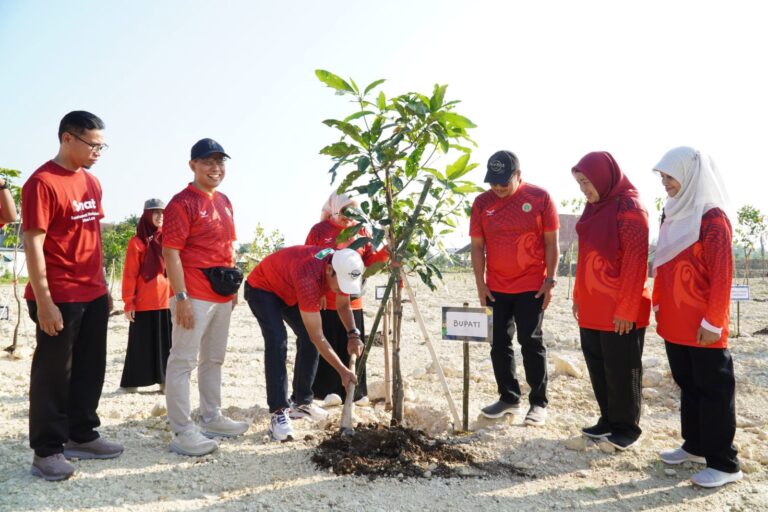 Sambut HUT, Pemkab dan DPD PPNI Cabang Lamongan Tanam Pohon Hingga Seminar