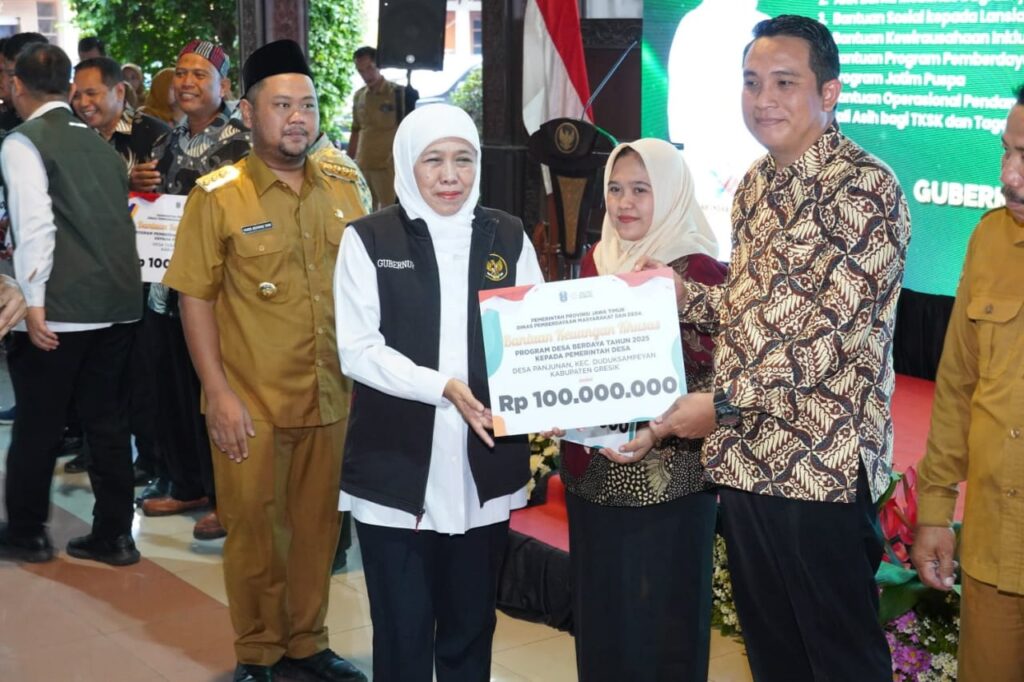 Pemkab Gresik dan Pemprov Jatim Salurkan Bansos Senilai Rp5,8 Miliar