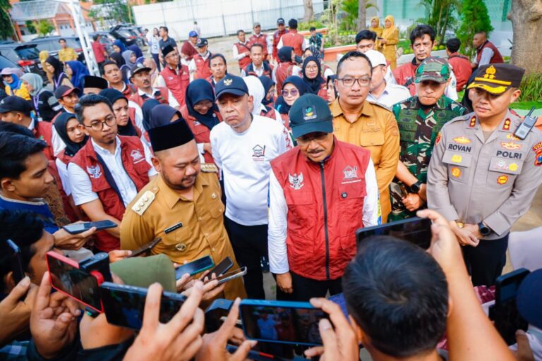 Bupati dan Wabup Dampingi Mensos Saat Kunjungi SRMA 37 Gresik