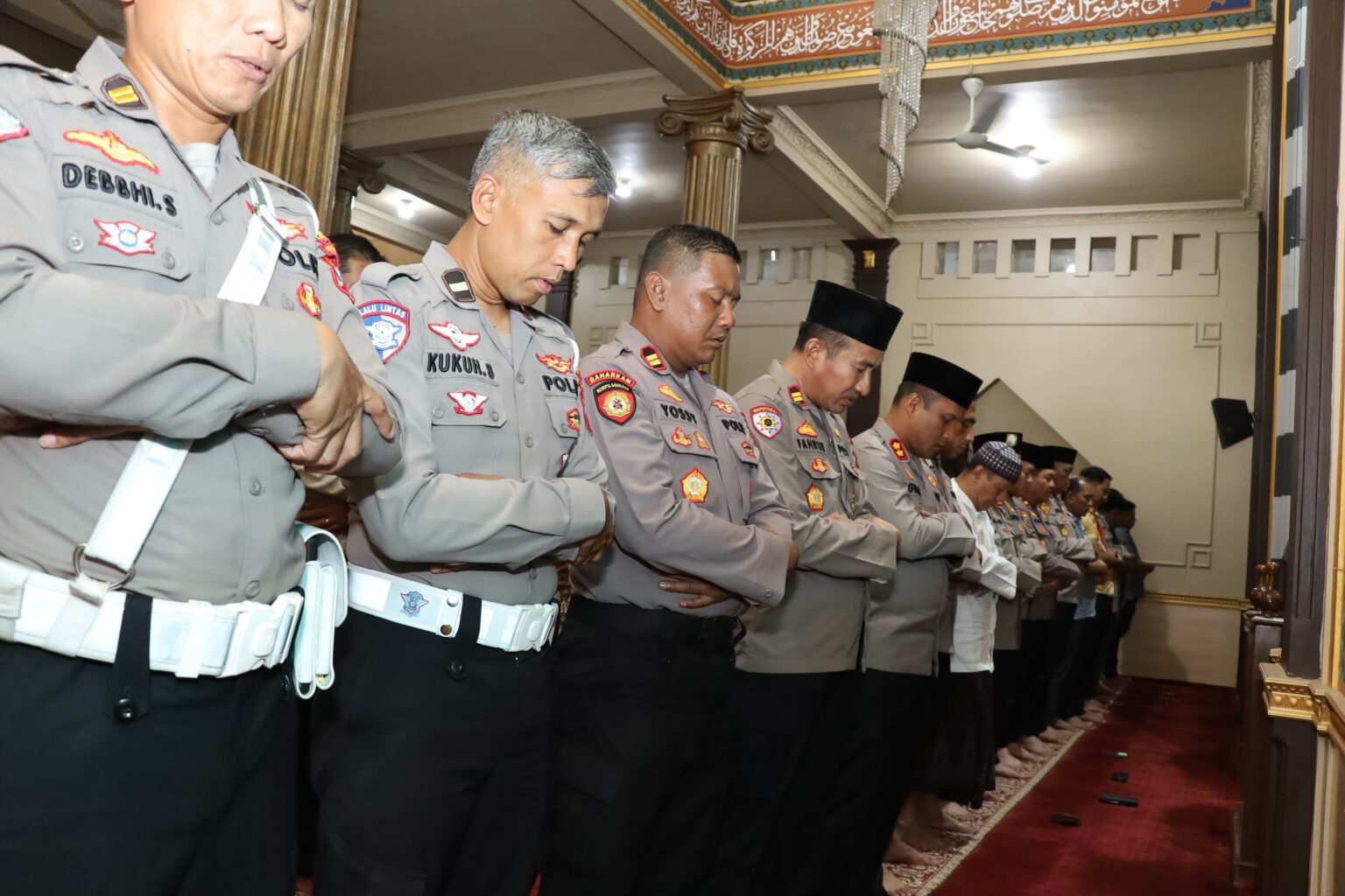 Jajaran Polres Lamongan Laksanakan Shalat Ghoib, Doakan Almarhum Pengemudi Ojol Insiden Jakarta