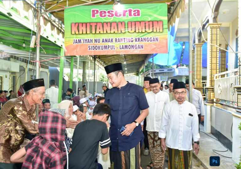Bupati Lamongan Menghadiri Khitanan Massal Tahunan Oleh Masyarakat Kranggan