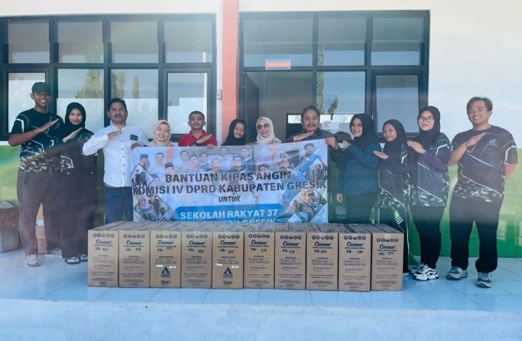 Komisi IV DPRD Gresik Bantu Sepuluh Unit Kipas Angin Untuk Sekolah Rakyat