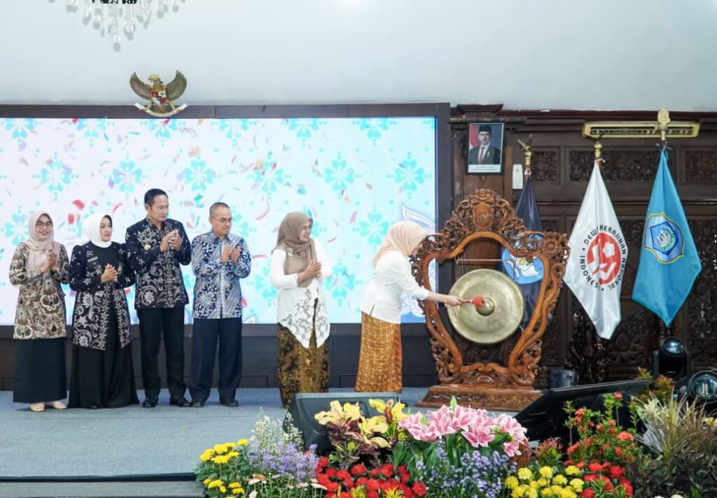 Tenun Ikat Parengan Khas Lamongan Terpilih Jadi Objek Pelaksanaan Program PKW