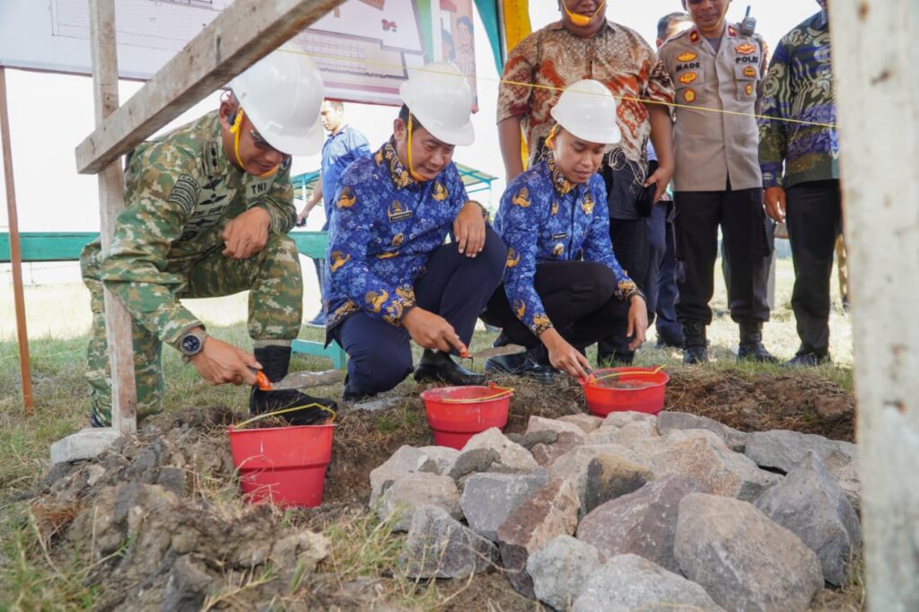 Bupati Lamongan Simbolis Letakkan Batu Pertama Pembangunan KDMP Sidorejo