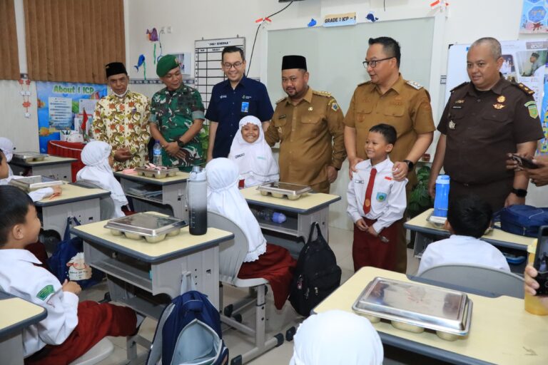 Bupati dan Wabup Gresik Resmikan SPPG Dapur Hibrid di Yayasan PPNU Trate