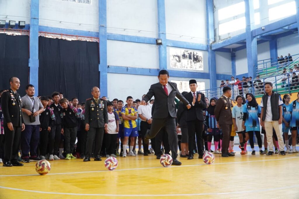 Gelaran Futsal Competition Tingkat SMP dan SMA di Lamongan Dibuka Bupati