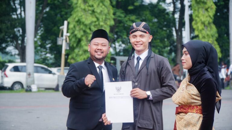 Tidak Sekedar Upacara, Peringatan Hari Pahlawan di Gresik Diwarnai Penyerahan SK 3.022 PPPK