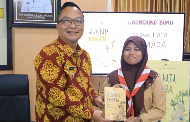 Buku Cerpen ‘Jejak Kata Remaja’ Karya Siswa SMP/MTS di Gresik Dilaunching Wakil Bupati