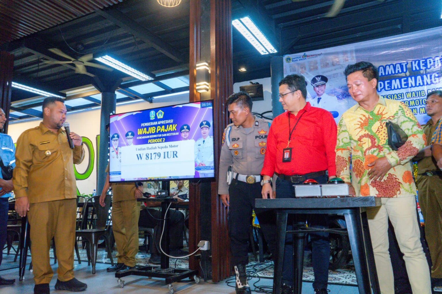 Pemkab Gresik Beri Hadiah Televisi Hingga Umrah Sebagai Apresiasi Untuk Wajib Pajak