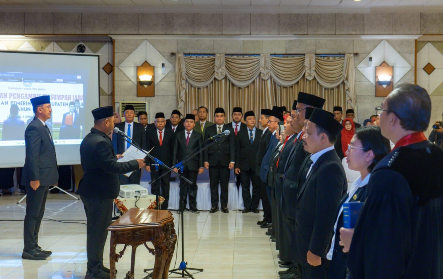 Bupati Gresik Melantik 55 Kepala Sekolah dan 21 Pejabat Fungsional