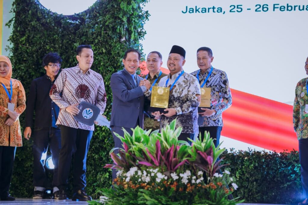 Gresik Masuk 35 Daerah Peraih Penghargaan Kinerja Pengelolaan Sampah Sertifikat Menuju Kabupaten Bersih