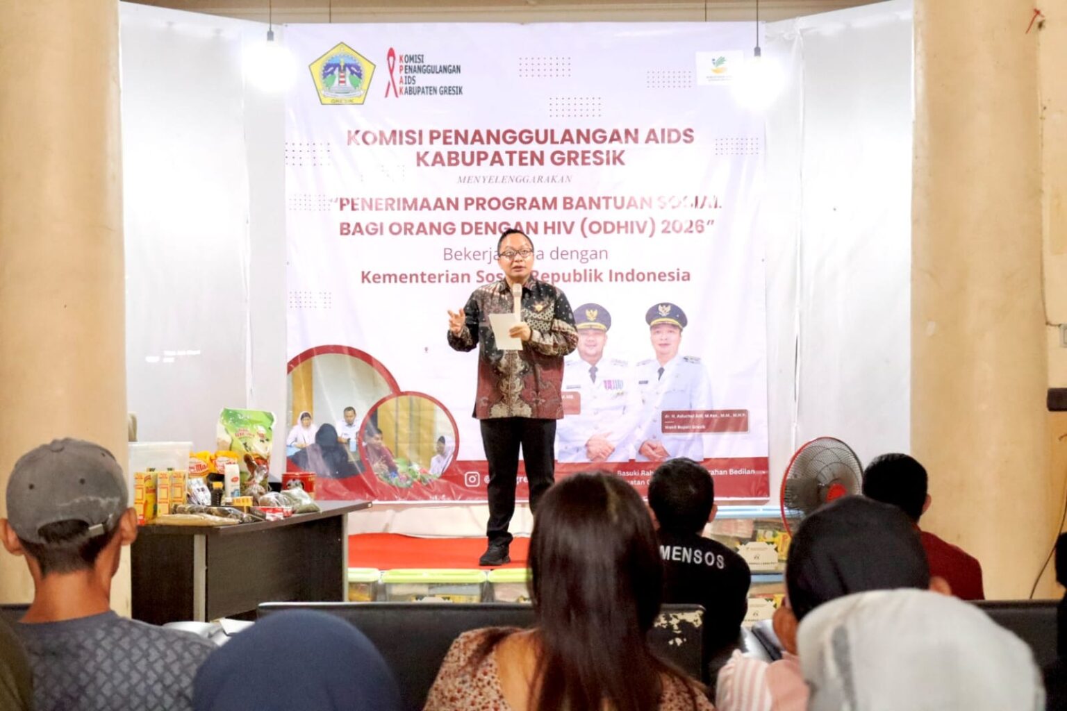 Wabup Gresik Serahkan Bantuan Tahap Pertama Untuk ODHIV, Komitmen Eliminasi HIV Pada 2030