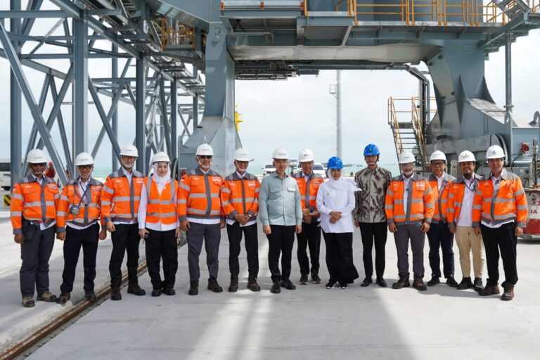 Wapres Gibran Kunjungi Proyek Pengembangan Dermaga dan Fasilitas Produksi SIG di Tuban