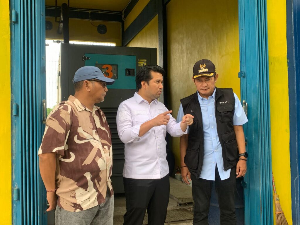 Pastikan Percepatan Penanganan Banjir, Wagub Jawa Timur Emil Dardak Tinjau Pintu Air Kuro