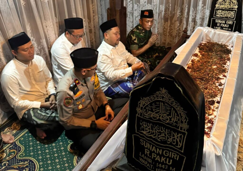 Tradisi Malem Selawe, Bupati Gresik Mengajak Masyarakat Memperkuat Doa dan Syukur