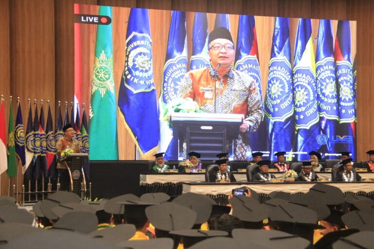 Wisuda UMG ke-48, Wabup Gresik Ajak Lulusan Jadi Wirausahawan di Tengah Tantangan Global