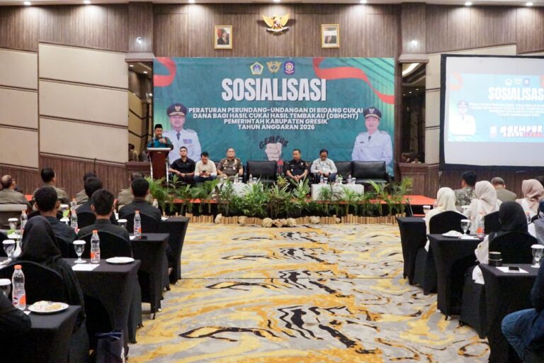 Bupati Gresik Sebut Rokok Ilegal Jadi Musuh Bersama