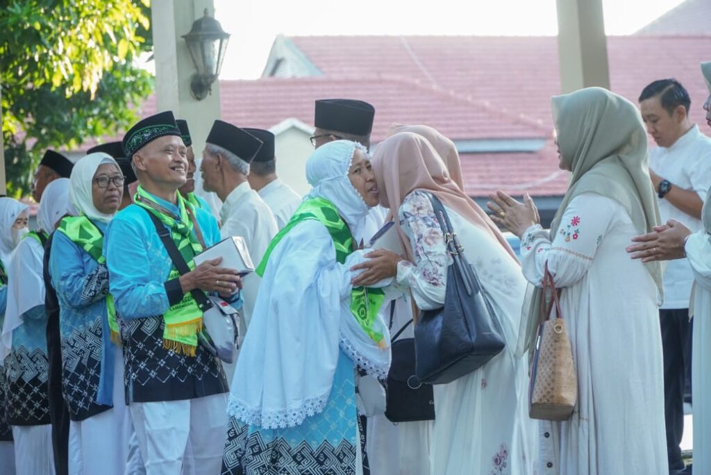 Kepala Kantor Kemenhaj dan Perwakilan Pemkab Lamongan Sambut Kedatangan Para Jemaah Haji
