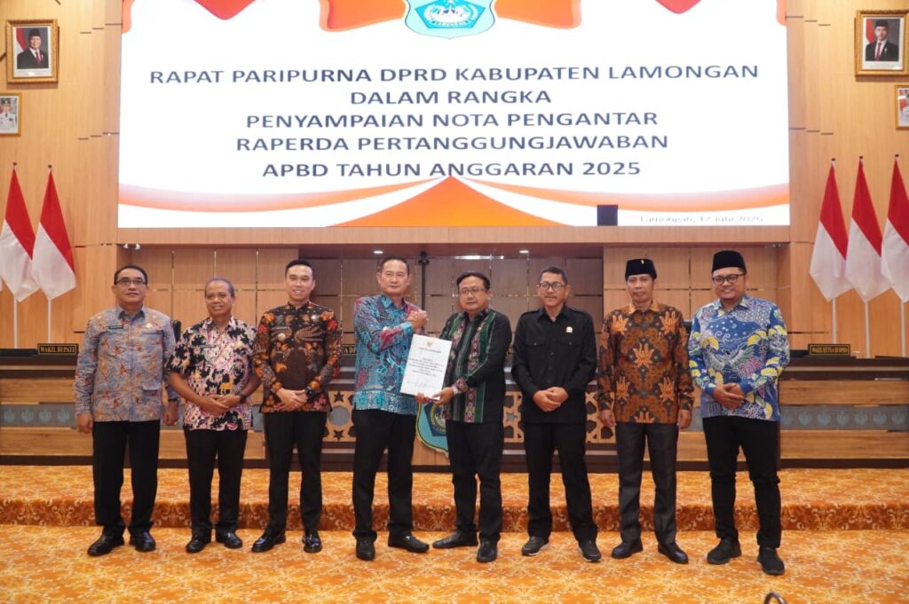 Bupati Lamongan Sampaikan Pertanggungjawaban Pelaksanaan APBD 2025