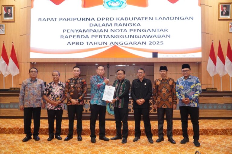 Bupati Lamongan Sampaikan Pertanggungjawaban Pelaksanaan APBD 2025
