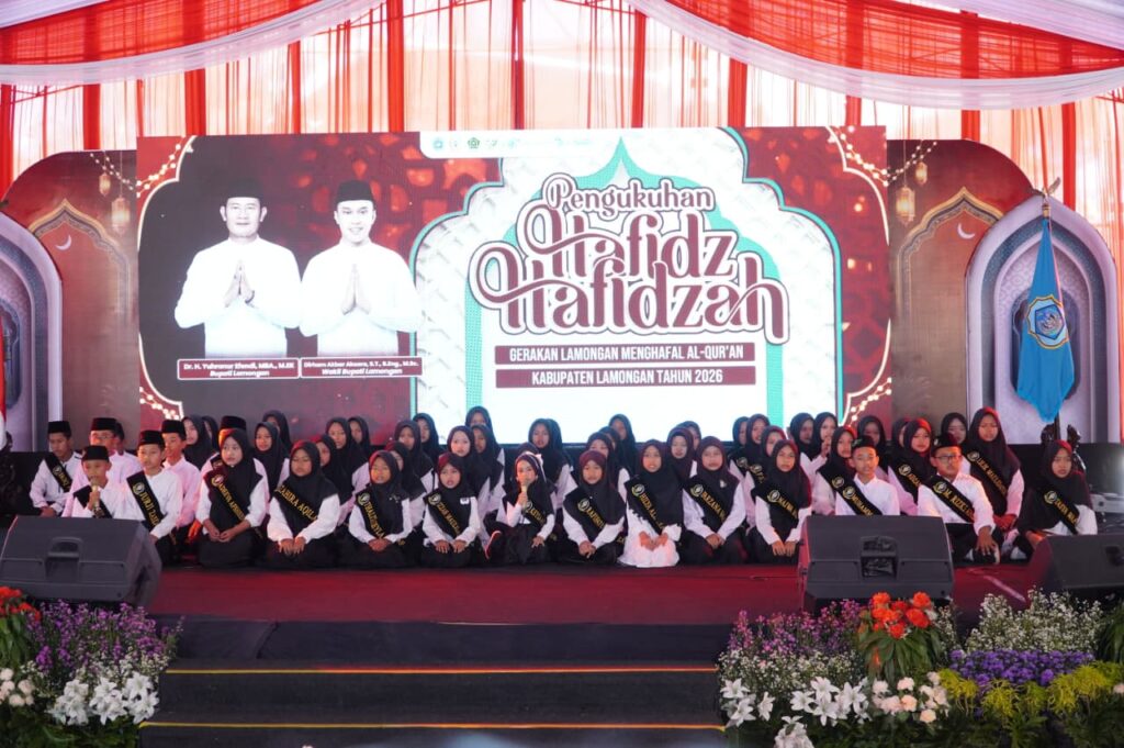 Terima Sertifikat Lulus Dari Pak Yes, Sebanyak 3.162 Hafidz dan Hafidzah Lamongan Dikukuhkan