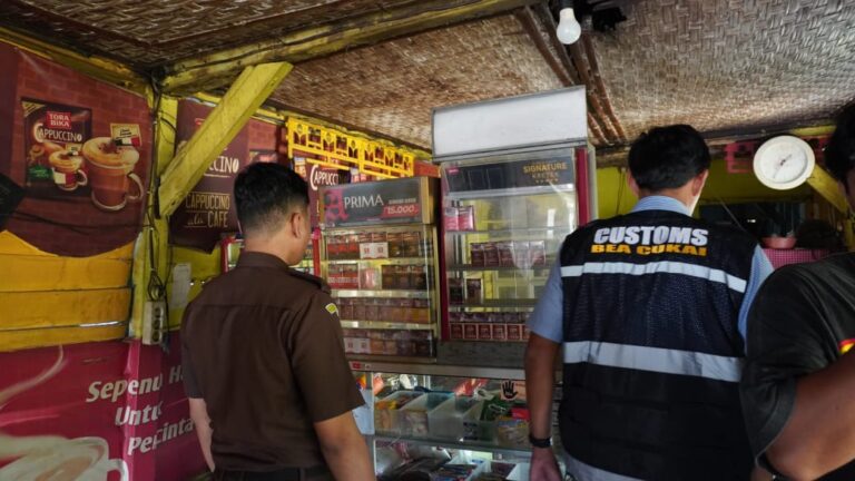 Petugas Gabungan Sita 9.108 Batang Rokok Ilegal yang Beredar di Lamongan