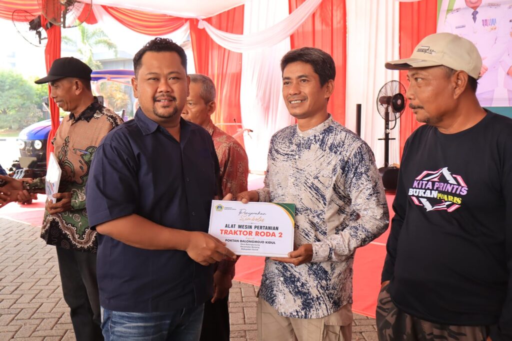 Pemkab Gresik Salurkan Bantuan dari Kementan untuk Kelompok Tani dan Gapoktan