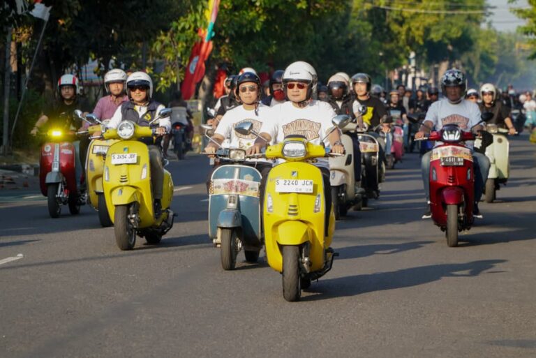 Meriahkan HJL ke-457 dan Hari Bhayangkara ke-80, Ada Lamongan Vespa Day 2026