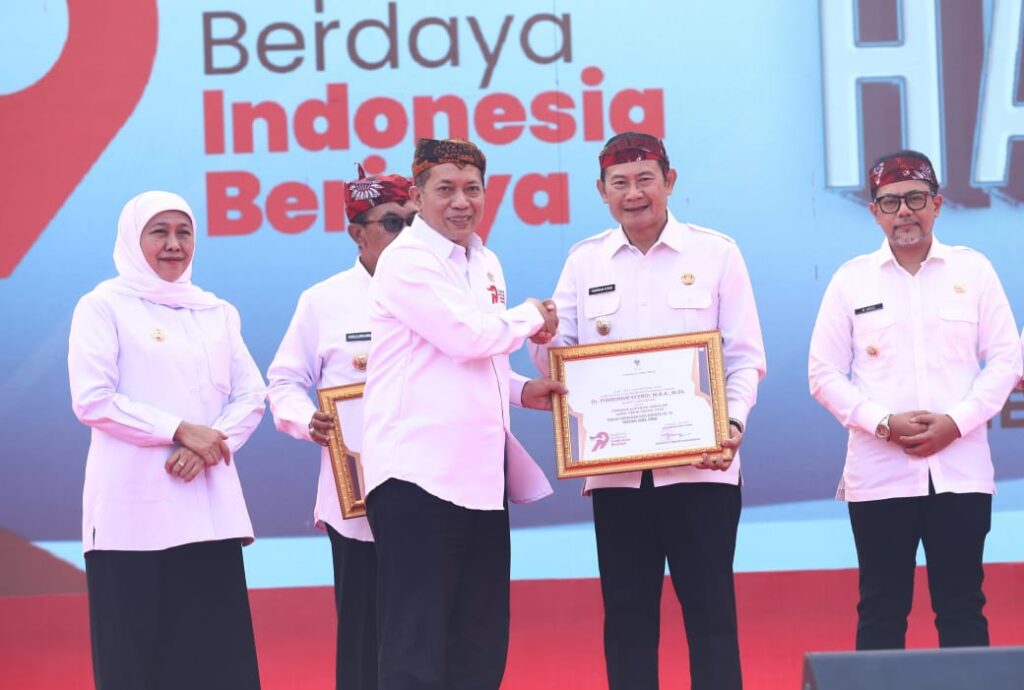 Penghargaan Pembina Koperasi Andalan Jawa Timur 2026 Berhasil Diraih Bupati Lamongan