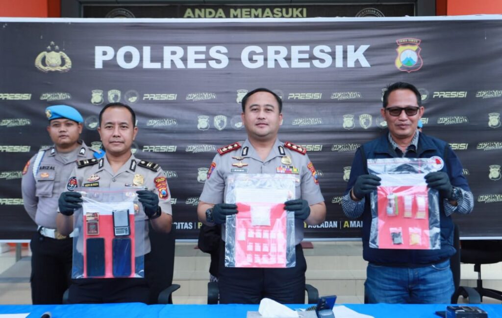 Barang Bukti 38 Gram Sabu Siap Edar, Polres Gresik Tangkap Dua Kurir