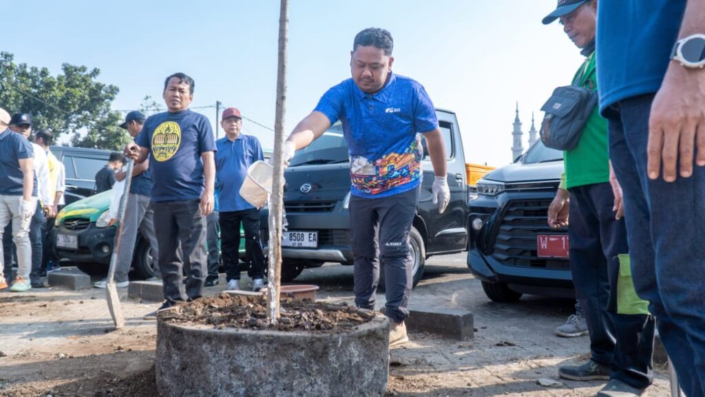 Bupati Gresik Ingatkan Dampak Perubahan Iklim Saat Pimpin Gerakan Jumat Asri